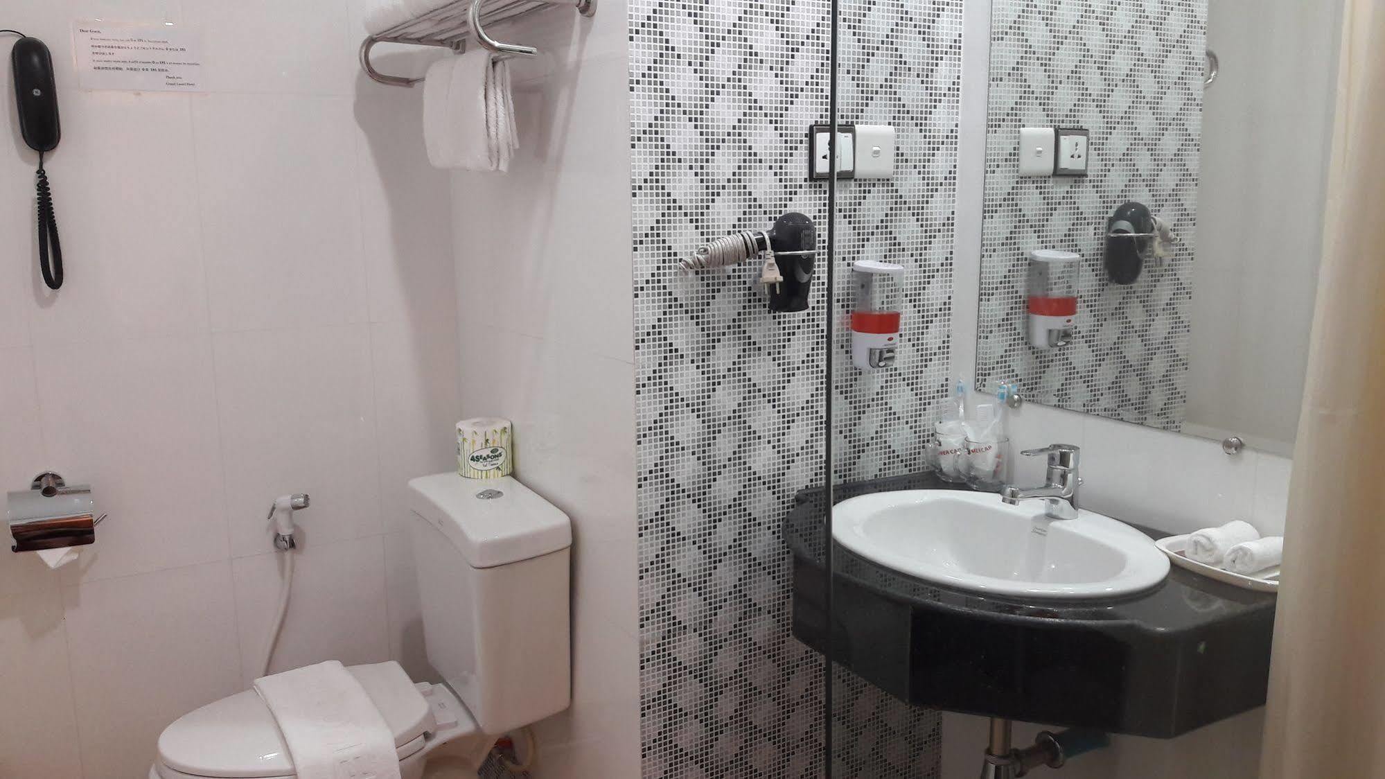 Grand Laurel Hotel Rangun Kültér fotó